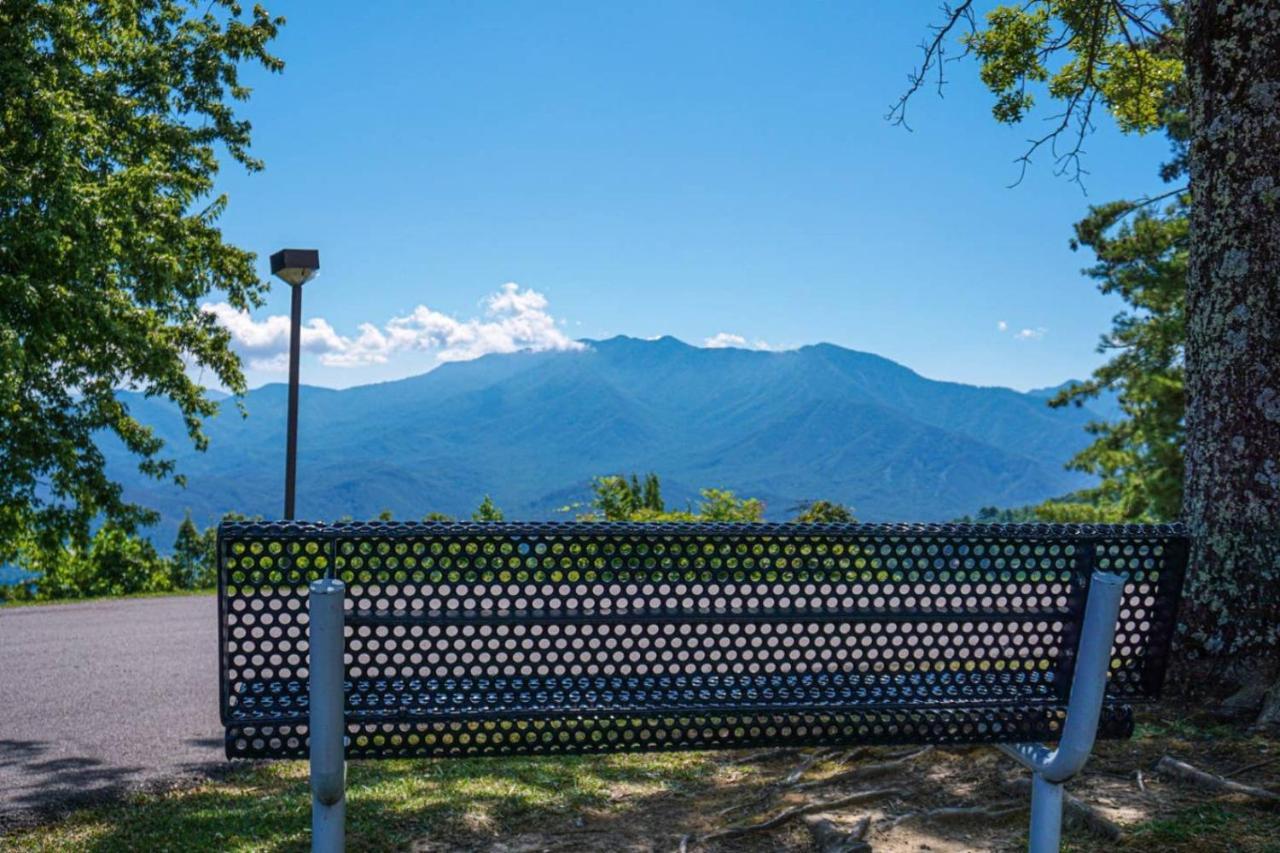 Wow Views!!-Mountain Escape-Outdoor Pool-Close To Downtown-Wifi-Cable-Private Balcony Gatlinburg Luaran gambar